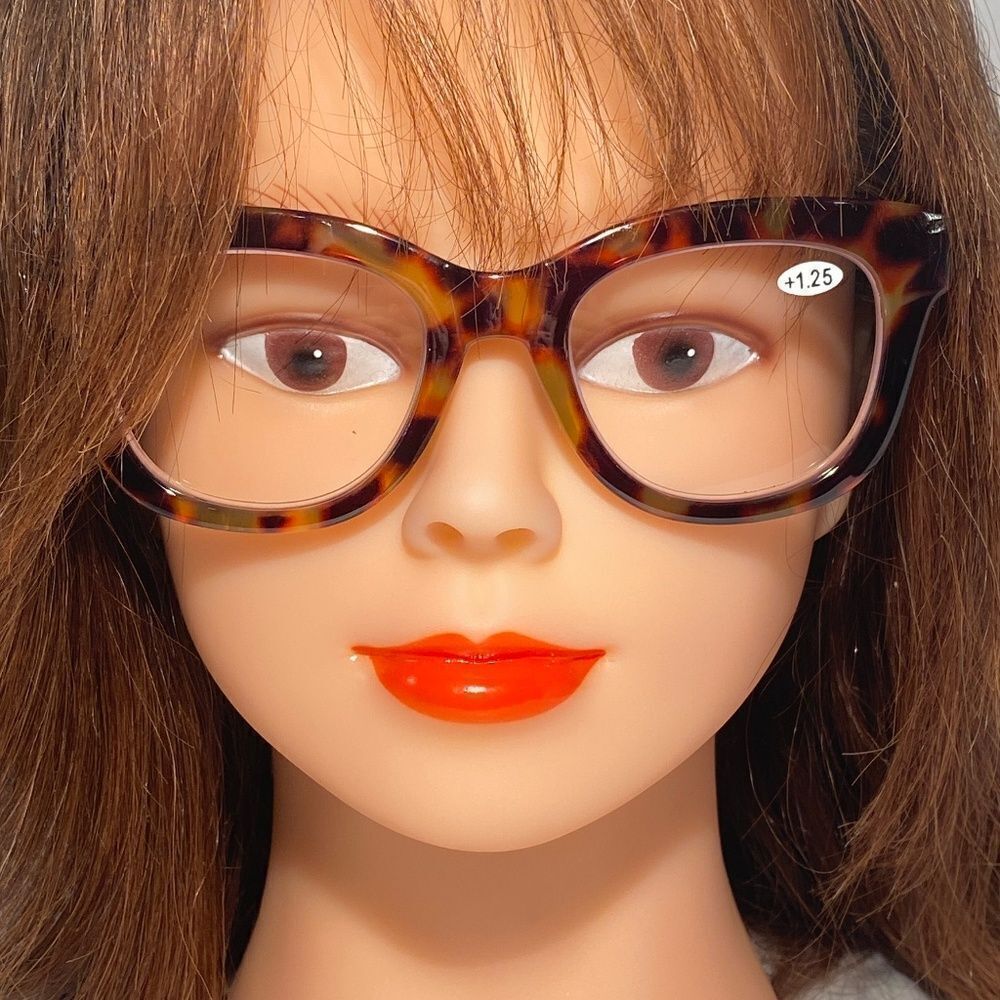 1491 Mona Reading Glasses 1.25 Reading Glasses Tortoise Frames NWT